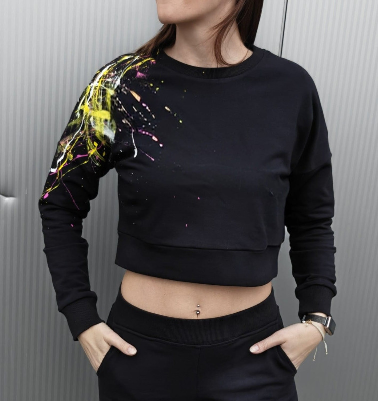 Dámská crop top mikina bez kapuce černá ručně barvená — česká výroba