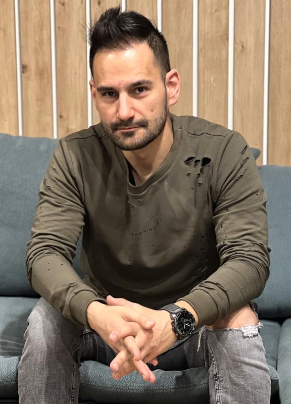 Pánská mikina khaki potrhaná stříkaná — handmade Yako King Ostrava